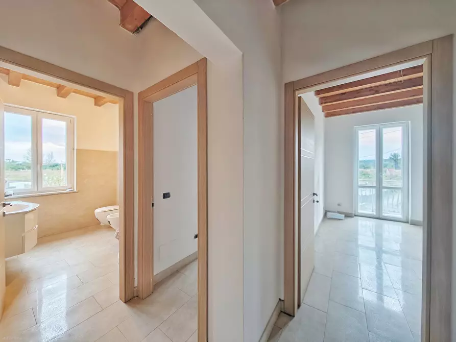 Immagine 20 di Quadrilocale in vendita  in Via Cisa 95 a Sarzana