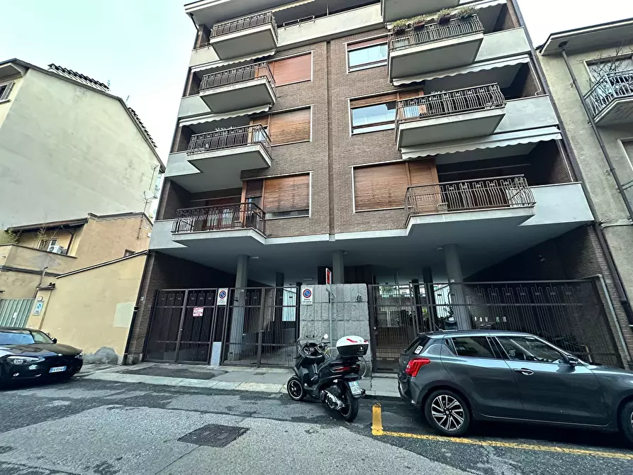 Immagine 15 di Garage in vendita  in Via Pesaro 45 a Torino