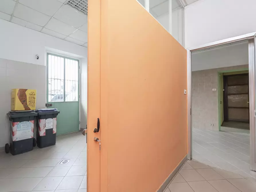 Immagine 18 di Ufficio in vendita  in Strada di Settimo 81 a Torino