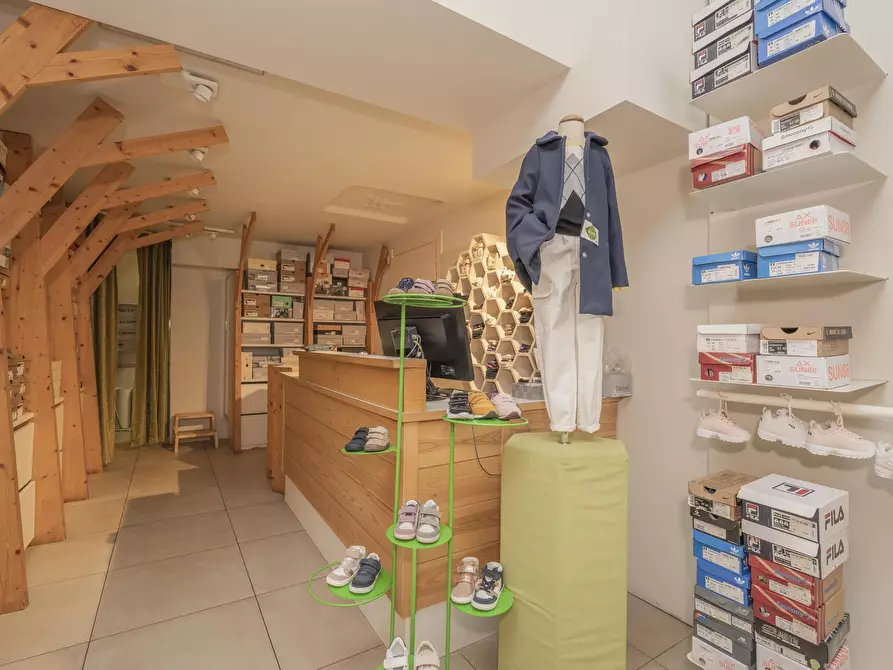 Immagine 5 di Attività commerciale in affitto  in Via Antonio Gramsci 15 a Torino