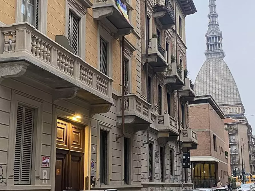 Immagine 1 di Loft/Open space in vendita  in Via Montebello 30 a Torino