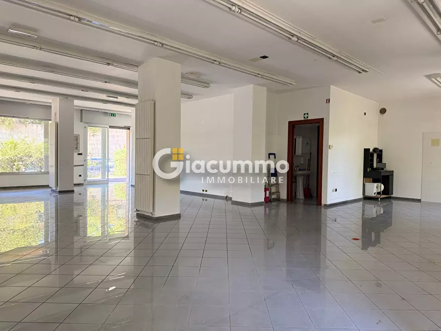 Immagine 10 di Locale commerciale in affitto  in Via Parigi 44-46 a Potenza