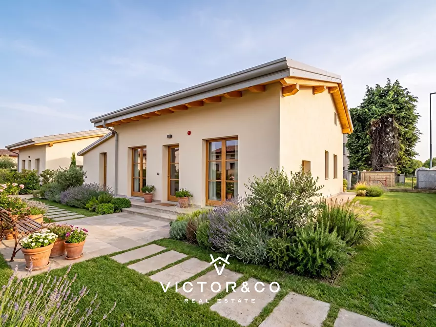 Immagine 20 di Villa in vendita  in Via Isonzo 6 a Oleggio