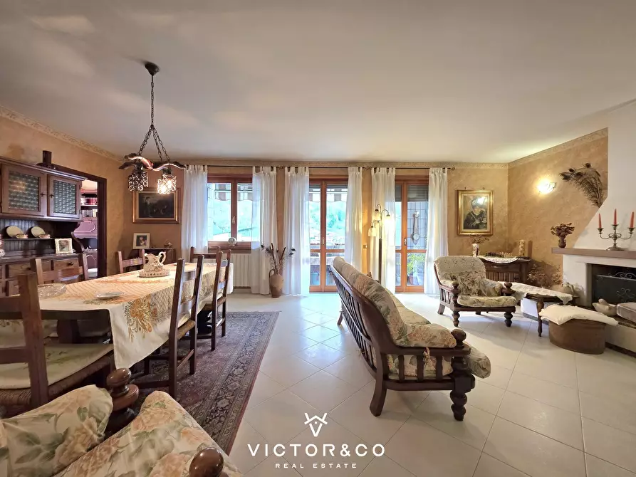 Immagine 1 di Quadrilocale in vendita  in Piazza Nobili de Toma 9 a Omegna