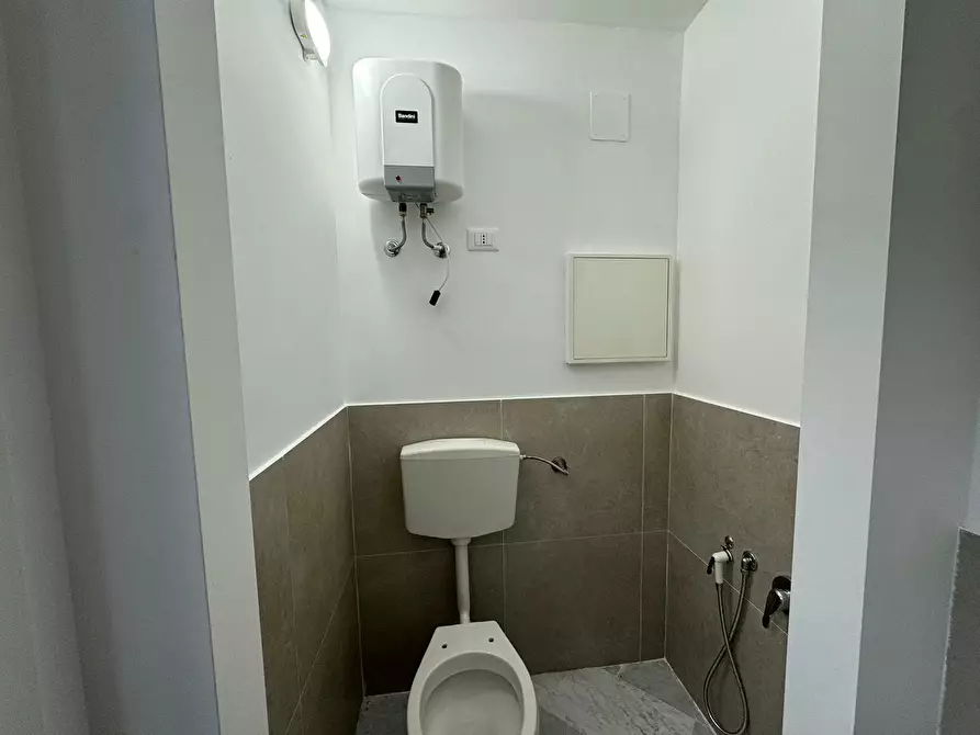 Immagine 12 di Ufficio in affitto  in Via Imperatore Federico a Palermo