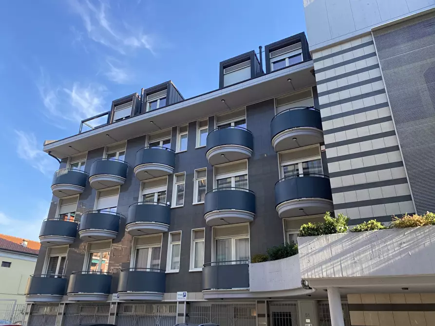 Immagine 2 di Garage in vendita  in Via Dante Alighieri 51 a Seregno