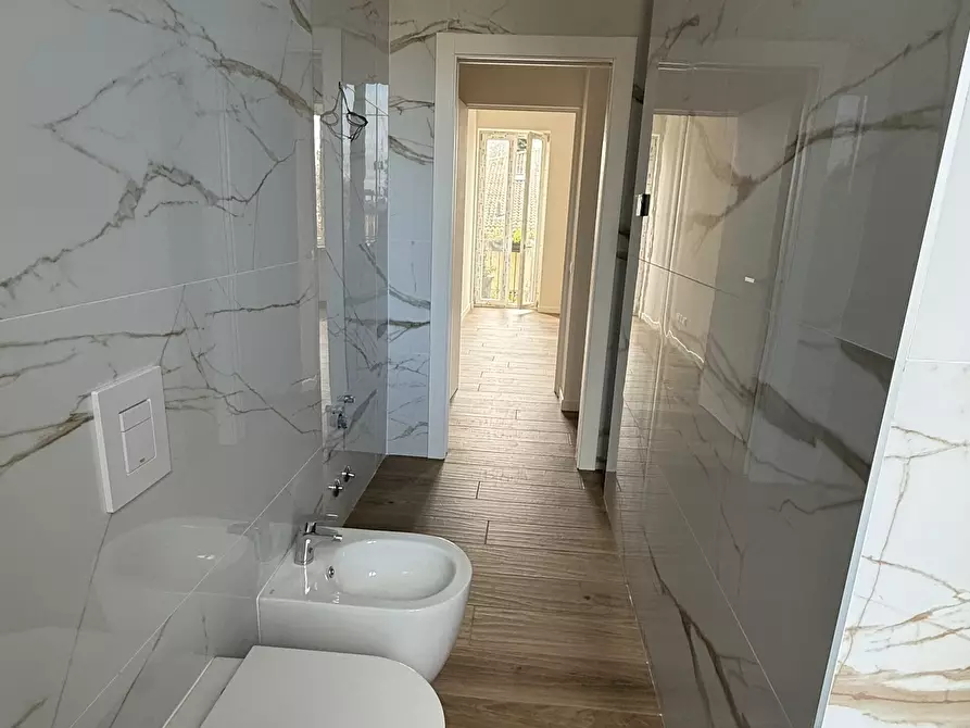 Immagine 37 di Bilocale in vendita  in Via Giuseppe Sirtori 1 a Carate Brianza