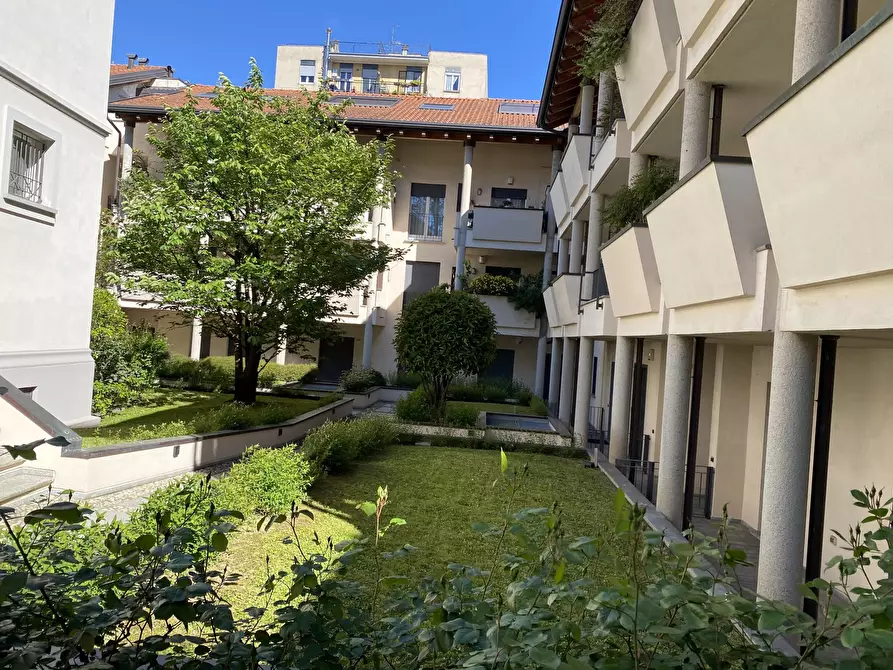 Immagine 53 di Trilocale in vendita  in Via Catalani 1 a Monza