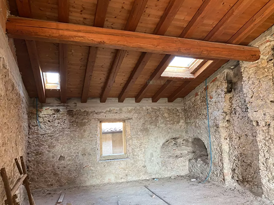 Immagine 52 di Rustico / casale in vendita  in Via Montini a Preseglie