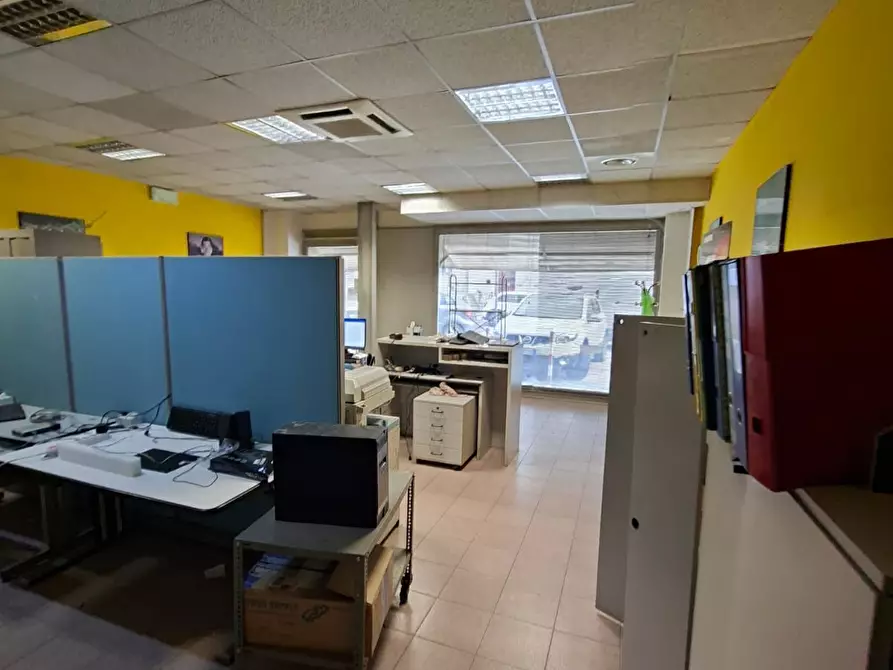 Immagine 4 di Ufficio in vendita  a Parma