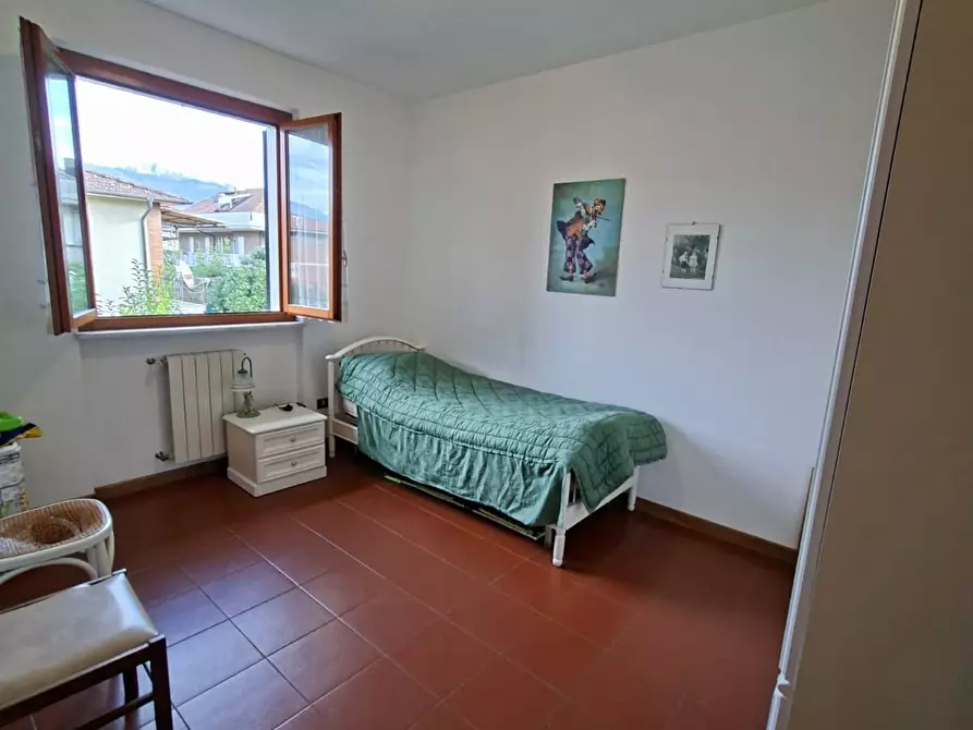 Immagine 33 di Quadrilocale in vendita  a Massa