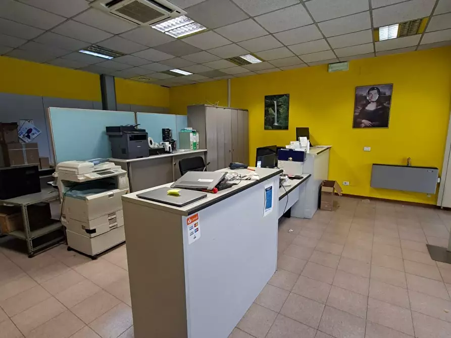 Immagine 7 di Ufficio in vendita  a Parma