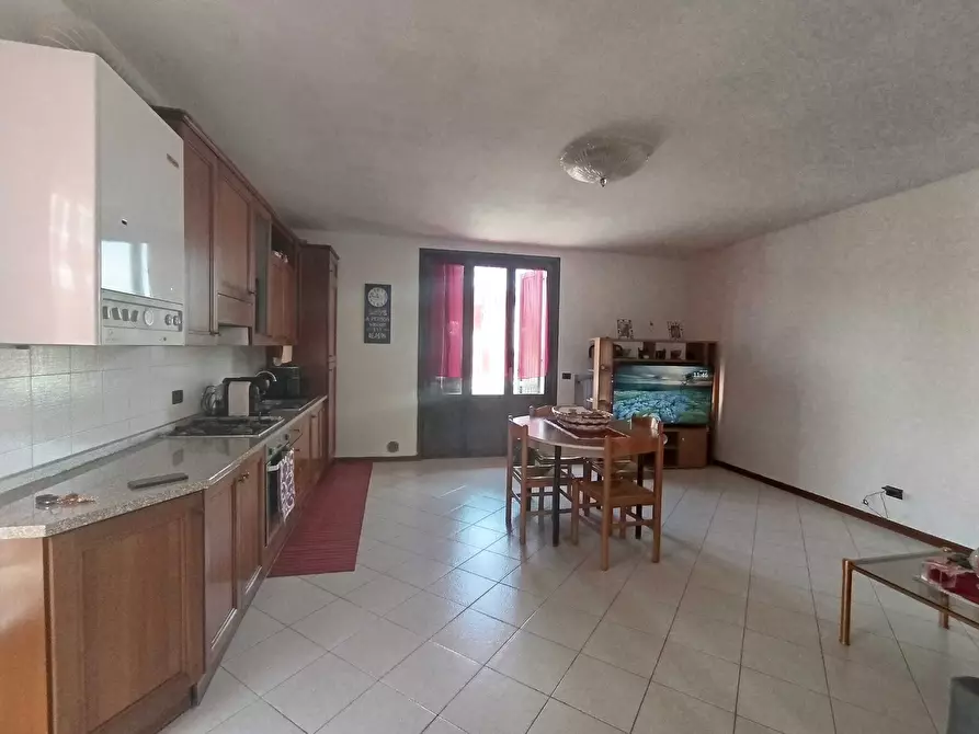 Immagine 8 di Bilocale in affitto  a Medesano