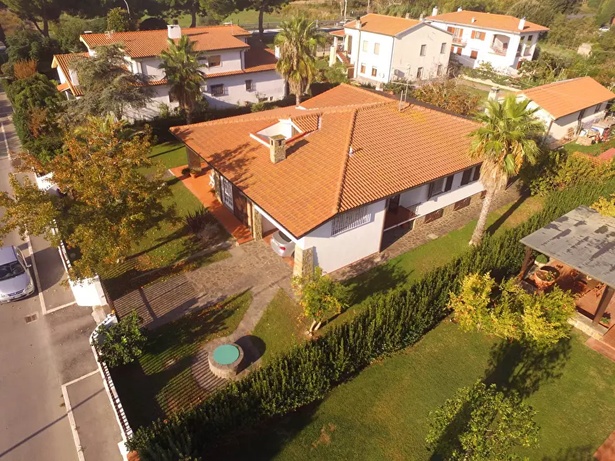 Immagine 1 di Villa in vendita  in Via Aurelia 1 a Orbetello