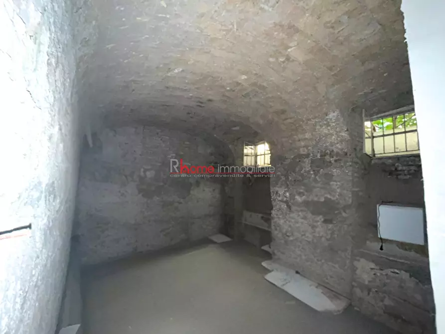 Immagine 5 di Magazzino in vendita  a Roma