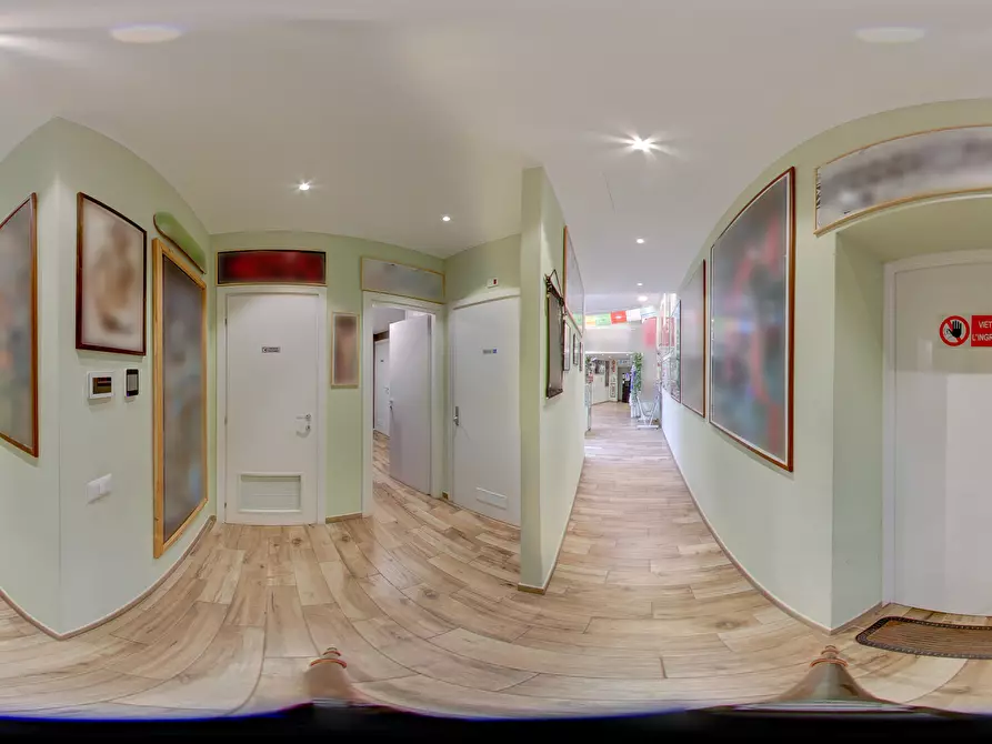 Immagine 11 di Locale commerciale in vendita  a Roma