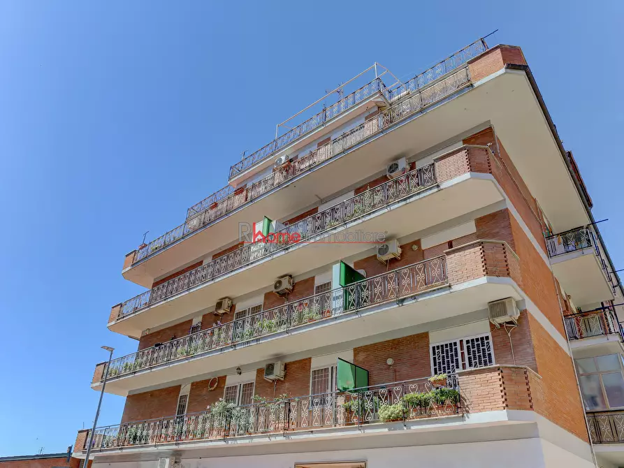 Immagine 21 di Trilocale in vendita  in Via Monte Lupo Fiorentino 99 a Roma