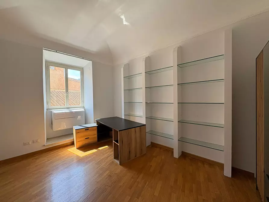 Immagine 3 di Trilocale in affitto  in Via di San Giovanni in Laterano 276 a Roma