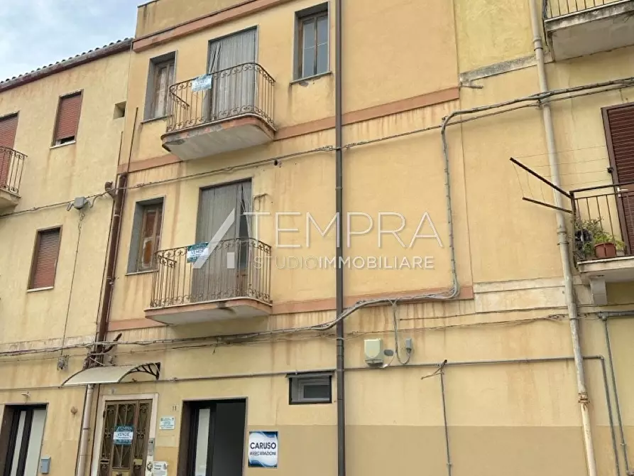 Immagine 1 di Casa indipendente in vendita  a Adrano