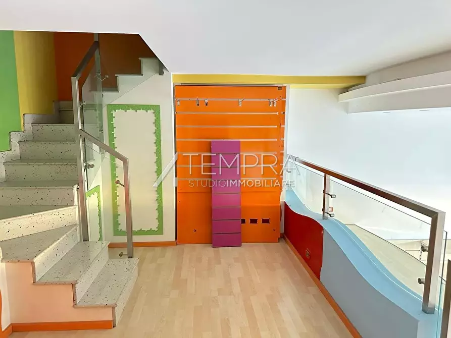 Immagine 14 di Locale commerciale in vendita  a Adrano