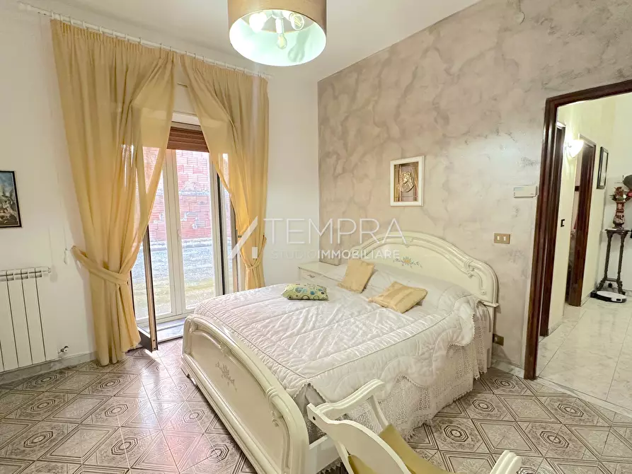 Immagine 10 di Appartamento in vendita  a Adrano