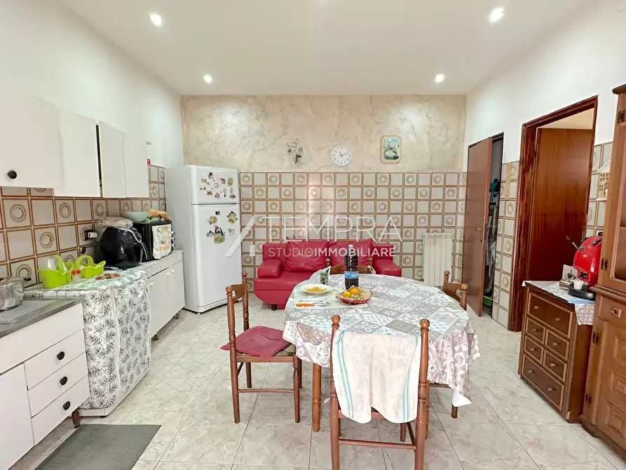 Immagine 13 di Appartamento in vendita  a Adrano