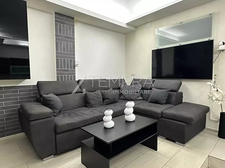 Immagine 1 di Casa semindipendente in vendita  in VIA SOLICCHIATA a Adrano