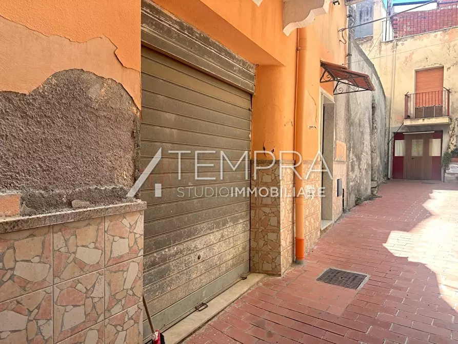 Immagine 29 di Appartamento in vendita  a Adrano