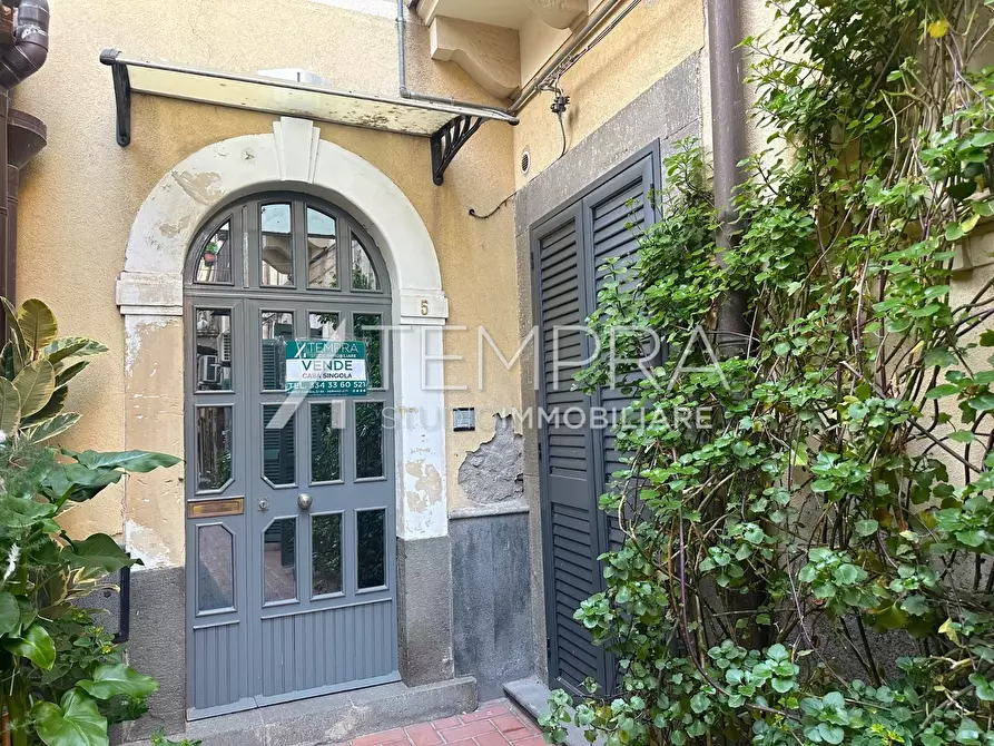 Immagine 3 di Casa indipendente in vendita  a Adrano