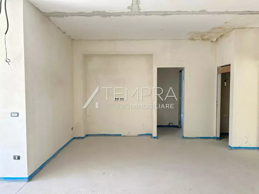 Immagine 11 di Appartamento in vendita  a Adrano