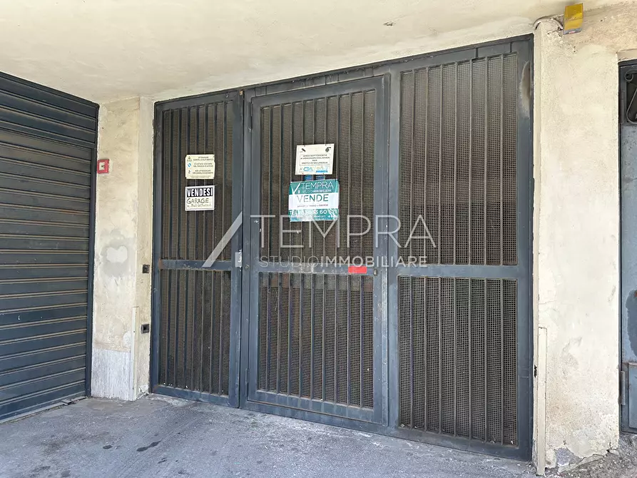 Immagine 27 di Appartamento in vendita  a Adrano