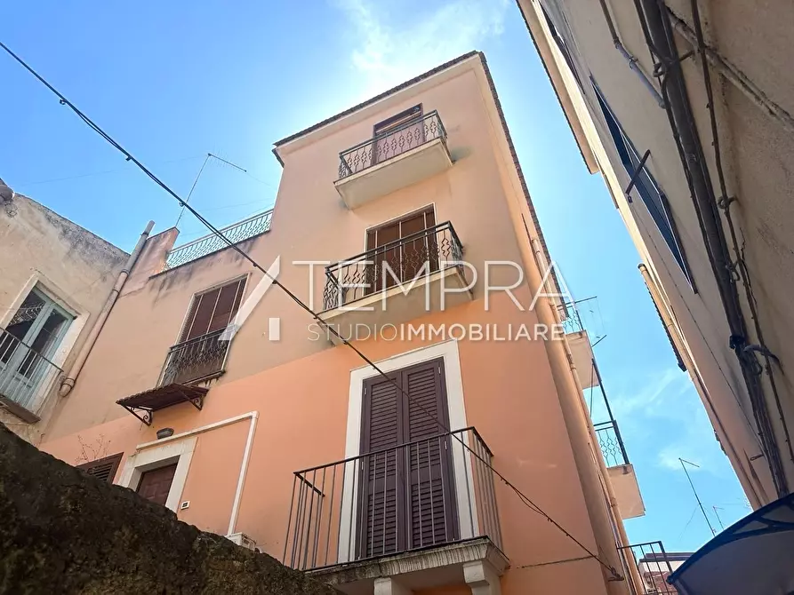 Immagine 1 di Appartamento in vendita  a Adrano