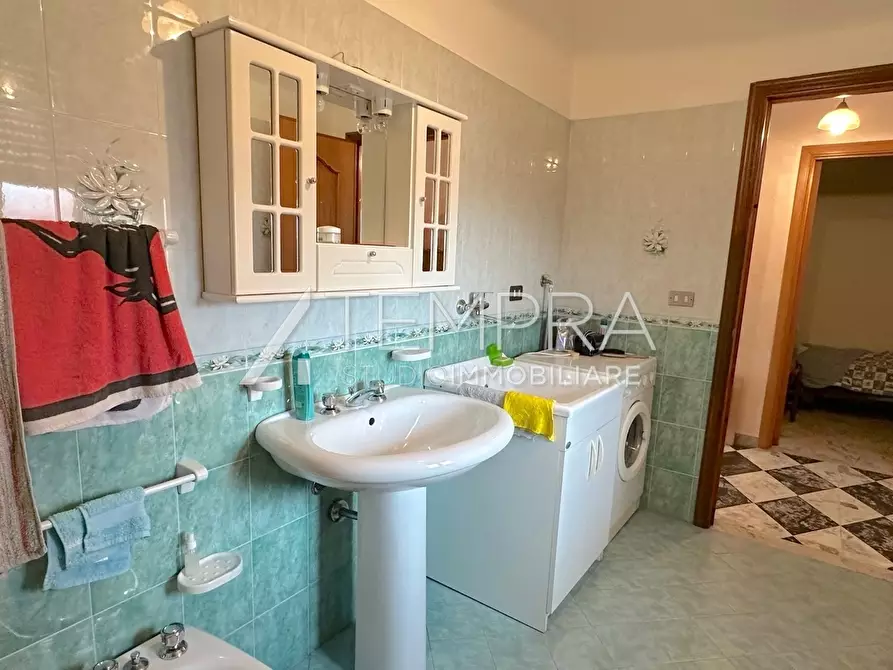 Immagine 41 di Casa indipendente in vendita  a Adrano