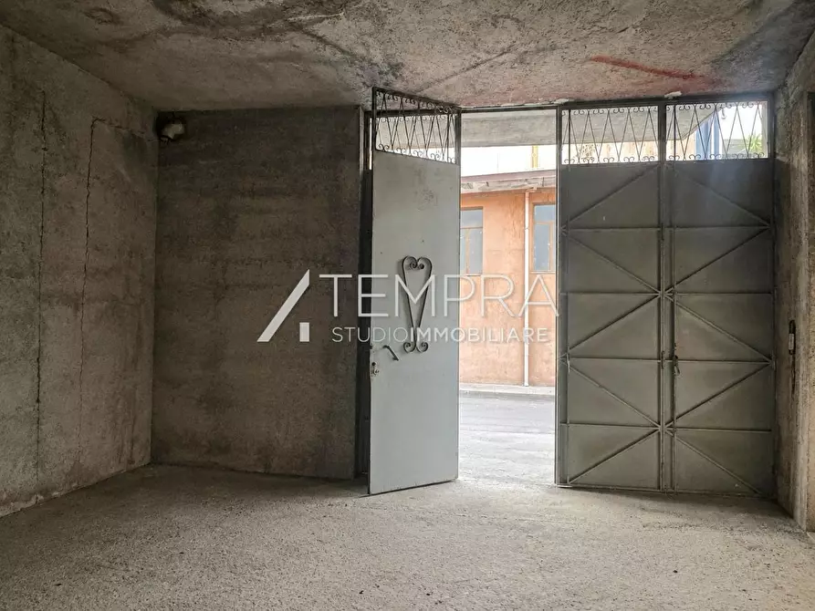Immagine 37 di Casa indipendente in vendita  in Via Biviere 37 a Adrano