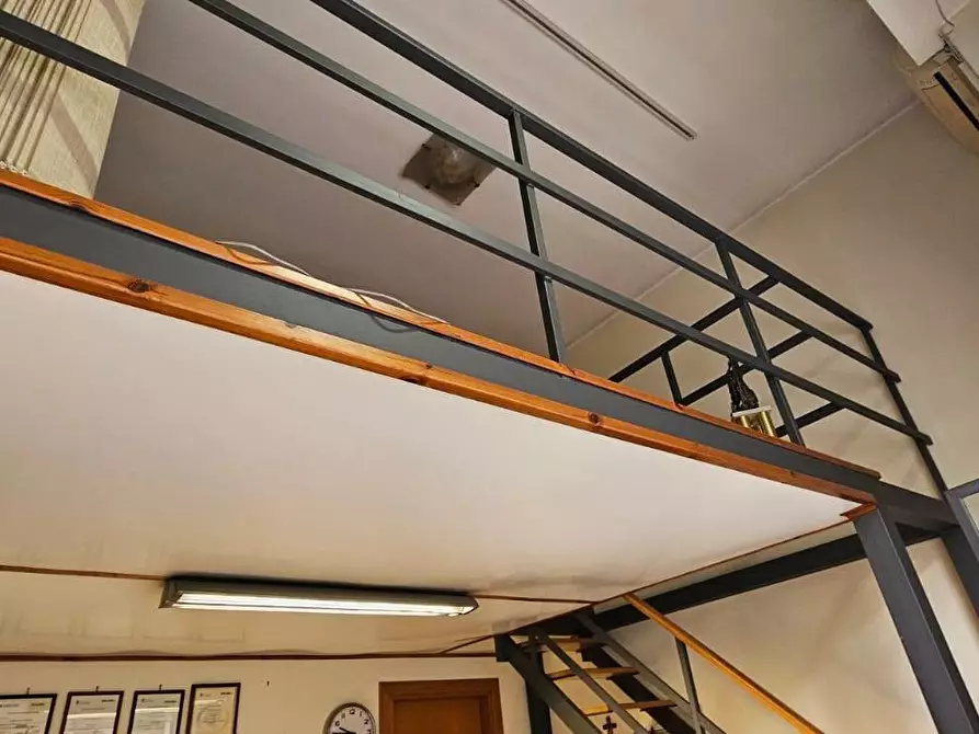 Immagine 6 di Locale commerciale in vendita  in Via Caronda 180 a Catania