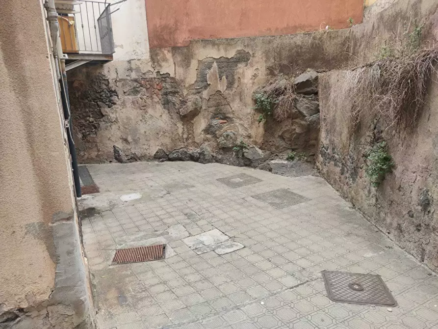 Immagine 2 di Garage in vendita  in Via Ficarazzi 15 a Catania