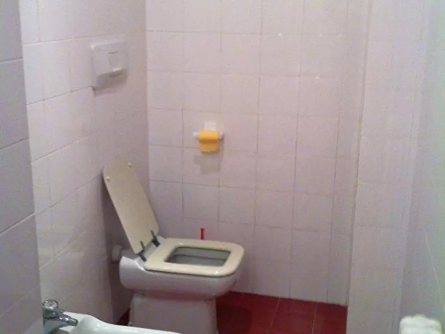 Immagine 24 di Quadrilocale in vendita  in Lungomare Argentina 10 a Bordighera