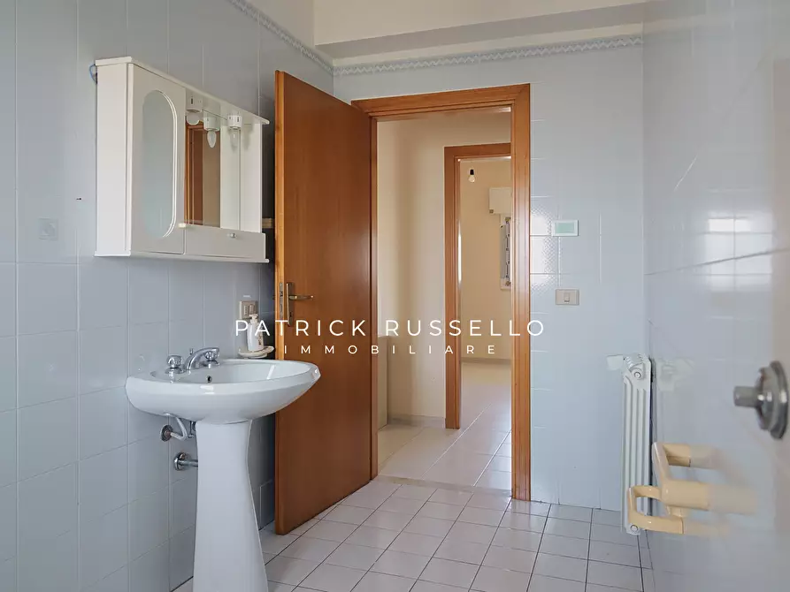 Immagine 13 di Quadrilocale in vendita  in Via Navari 7 a Gela