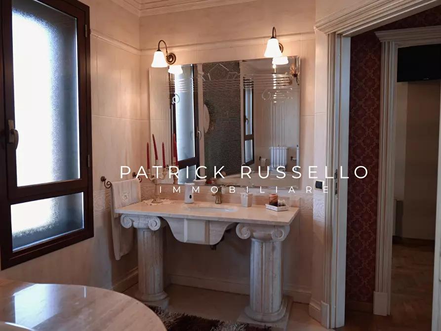 Immagine 26 di Villa in vendita  in Via Butera 207 a Gela