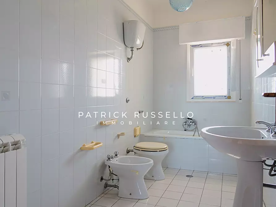 Immagine 12 di Quadrilocale in vendita  in Via Navari 7 a Gela