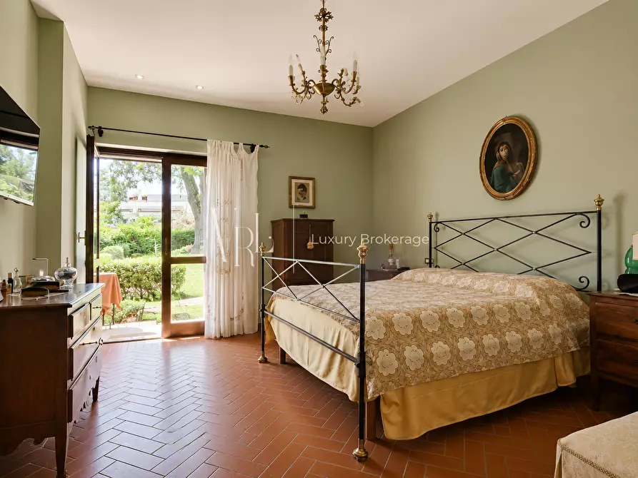 Immagine 27 di Villa in vendita  a Roma