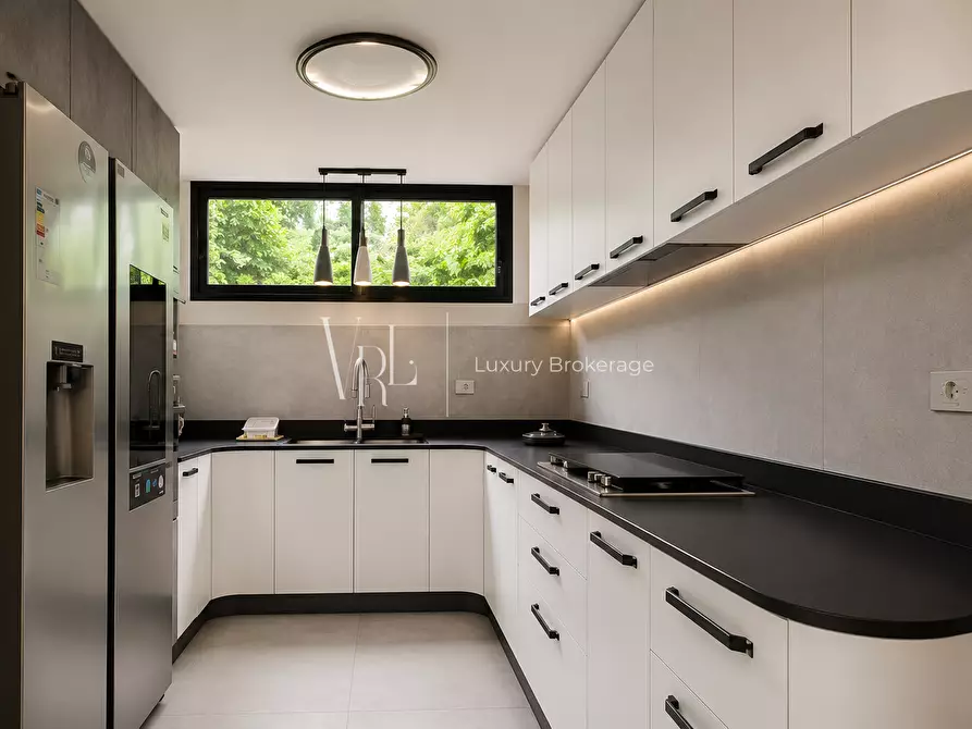Immagine 10 di Villa in vendita  a Roma