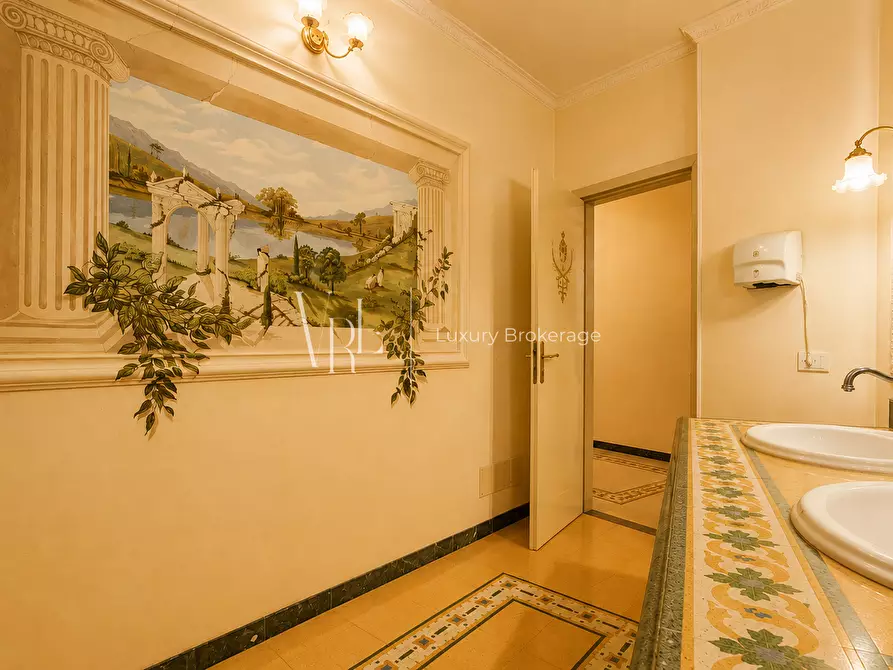 Immagine 31 di Villa in affitto  a Roma