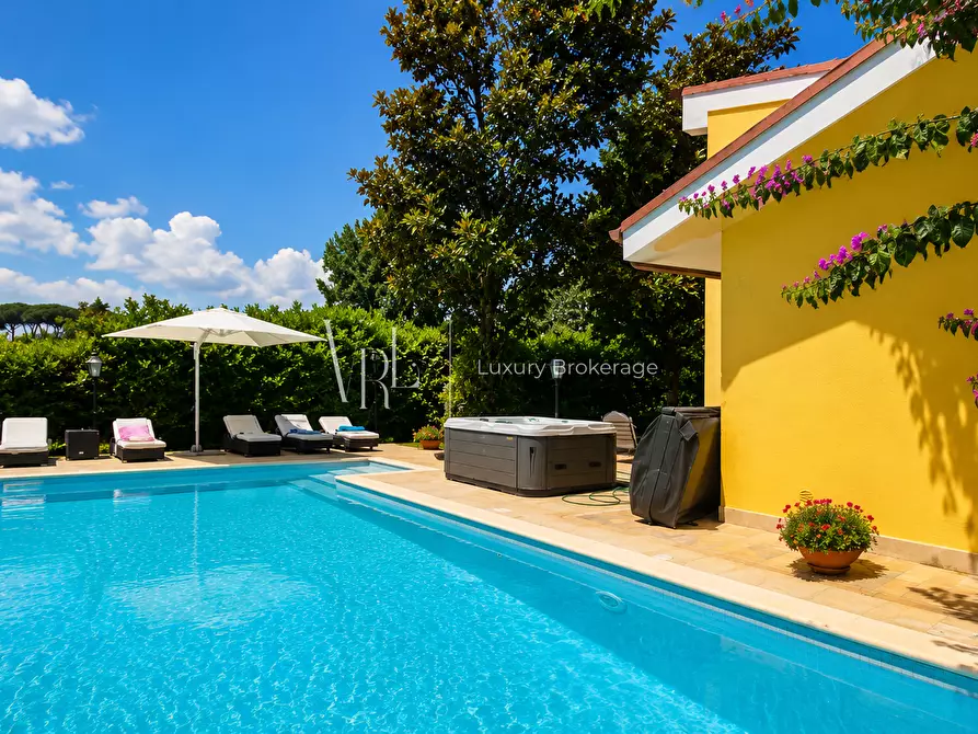 Immagine 3 di Villa in vendita  a Roma
