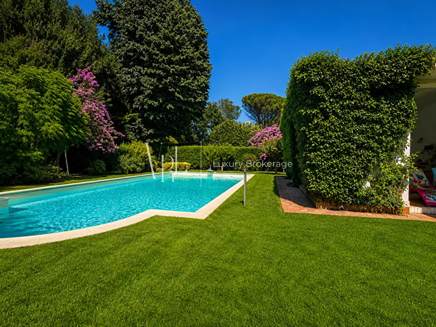 Immagine 6 di Villa in vendita  a Roma