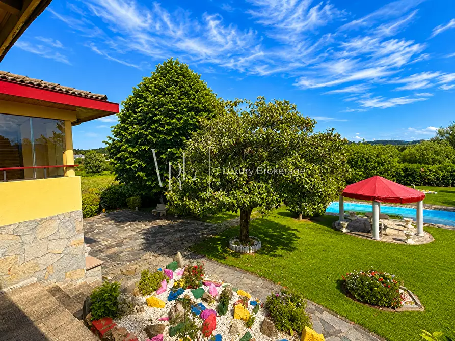 Immagine 7 di Villa in vendita  a Roma