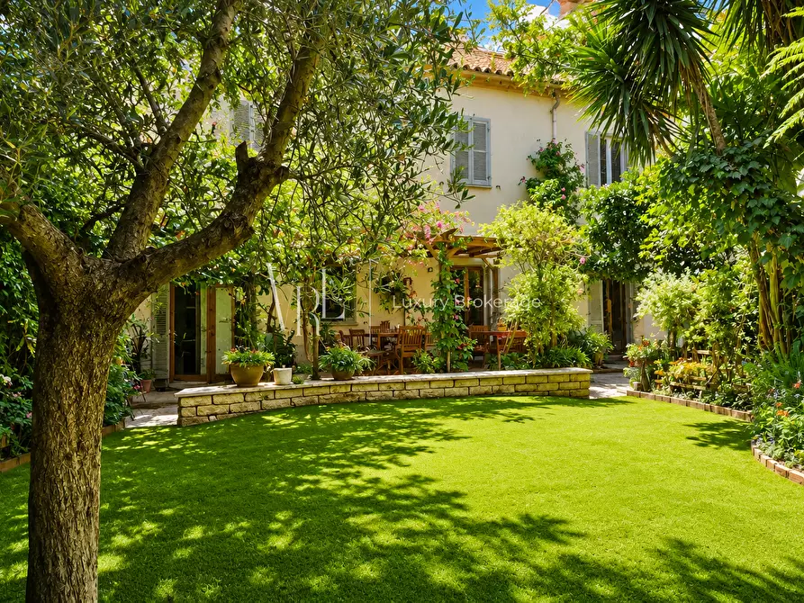 Immagine 1 di Villa in vendita  a Roma