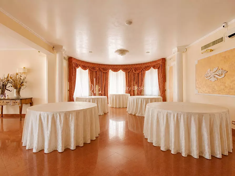 Immagine 18 di Villa in vendita  a Roma