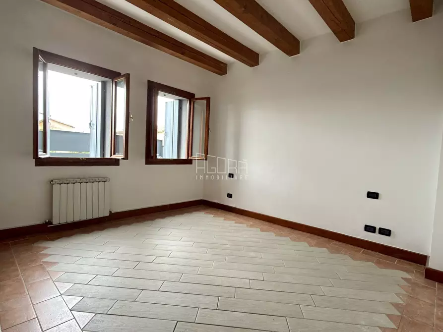 Immagine 11 di Casa indipendente in vendita  a Rovigo