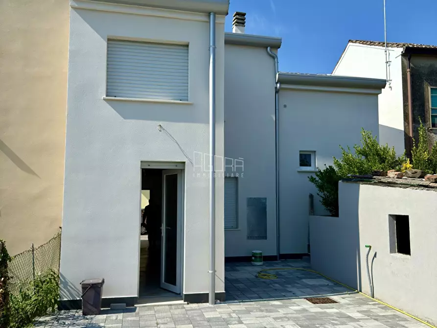 Immagine 1 di Casa bifamiliare in vendita  in Via A. Forni 17 a Porto Viro
